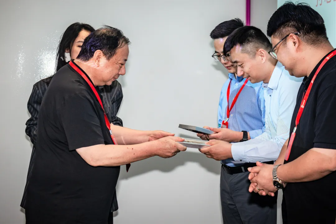 1734924083800325.jpg 1734923953343.jpg